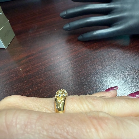 Avon “Luxurious Sparkle Ring”Goldtone Textured Ring size 9 NIB vintage 1996 - Picture 2 of 9